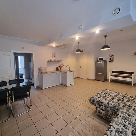 Camellia Studio Apartment & Parking リガ エクステリア 写真